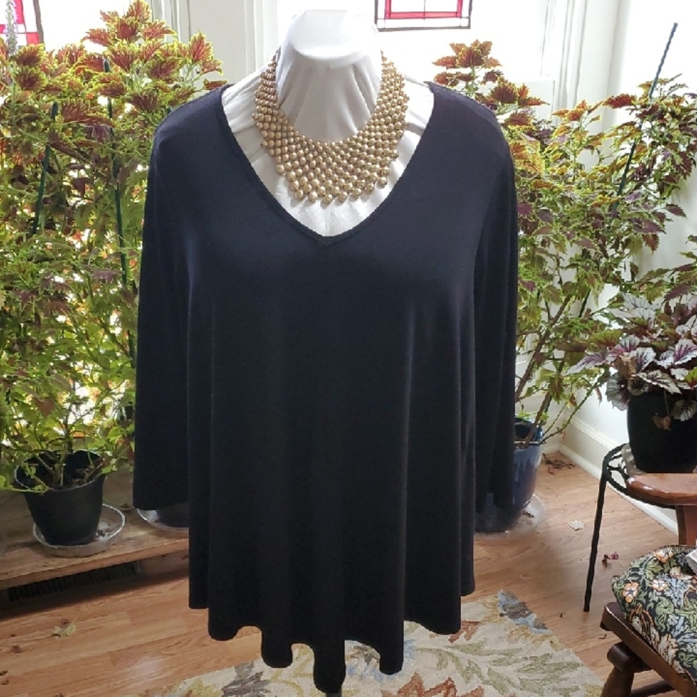 CURATED BY RUA'H KIBRIYA: 2X Matte Black V-Neck 3/4 Sleeve Evening Top/Tunic